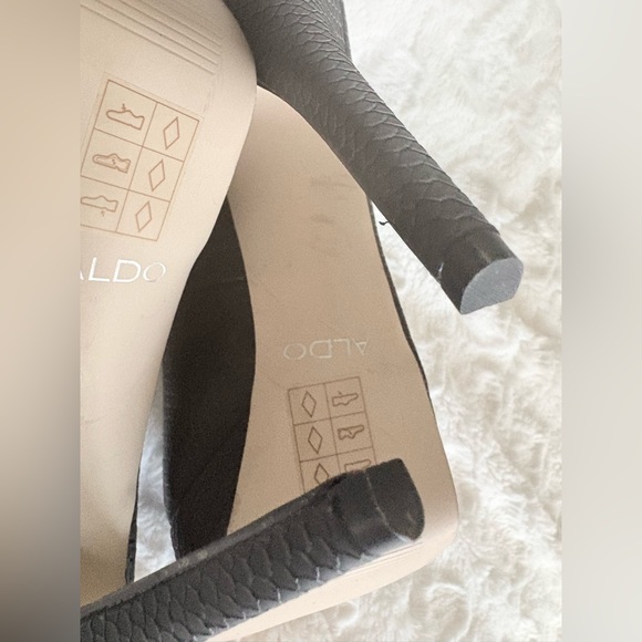 NWOB ALDO’s Elegant Black Textured Women's Heels in size 8 - Picture 5 of 12